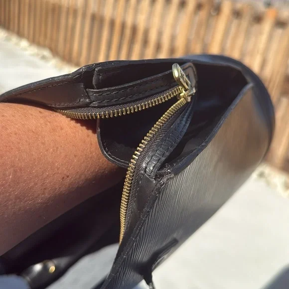 Louis Vuitton Black Authentic Epi Saint Jacques GM - VI0923 - Picture 15 of 16